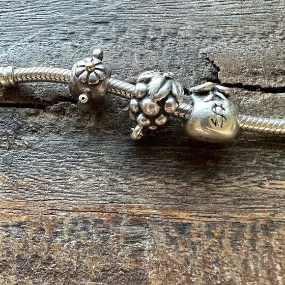 Pandora bracelet 7.5” with 8 beads - Picture 5 of 7